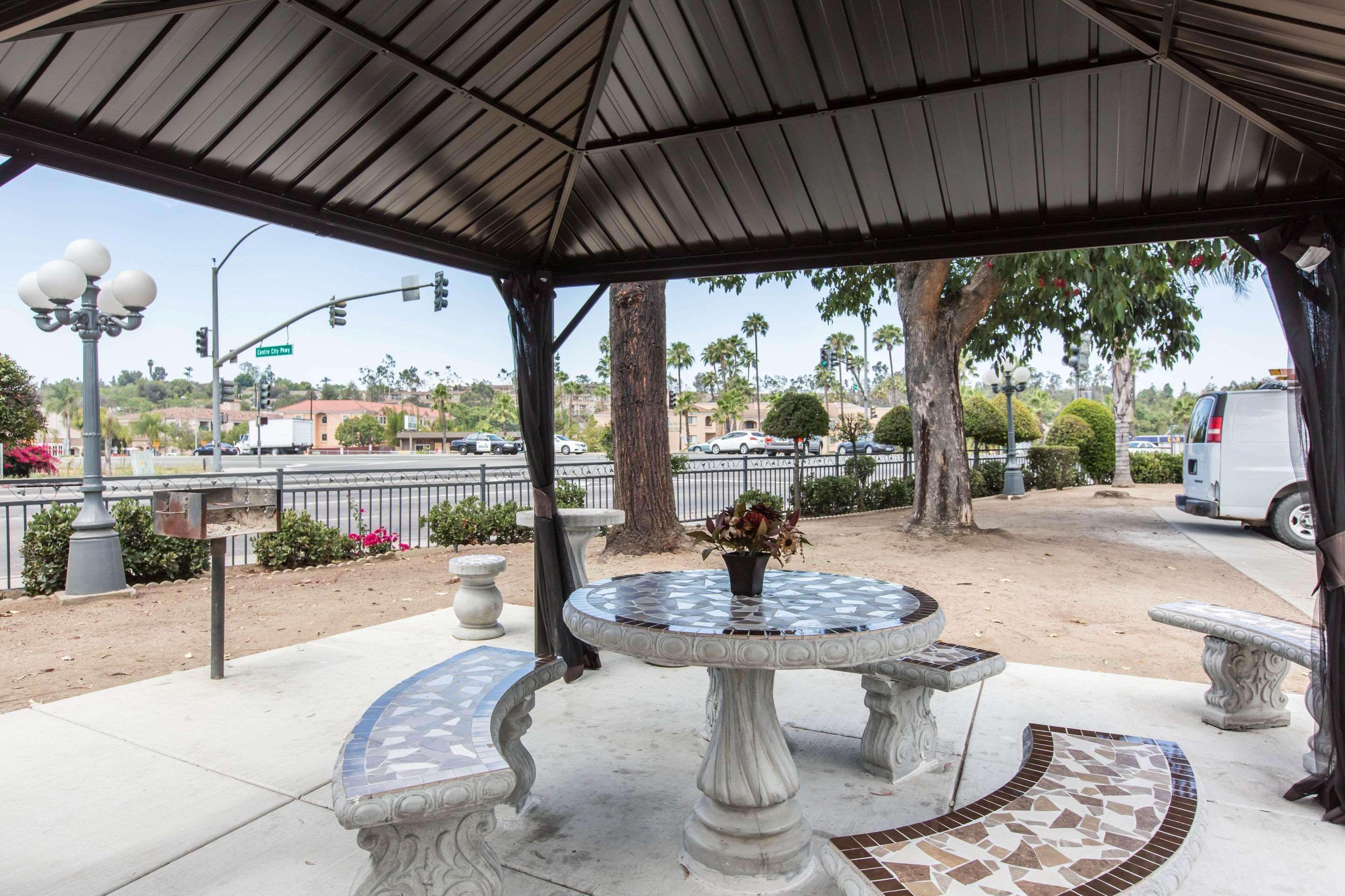 Rodeway Inn Escondido Downtown Exterior foto