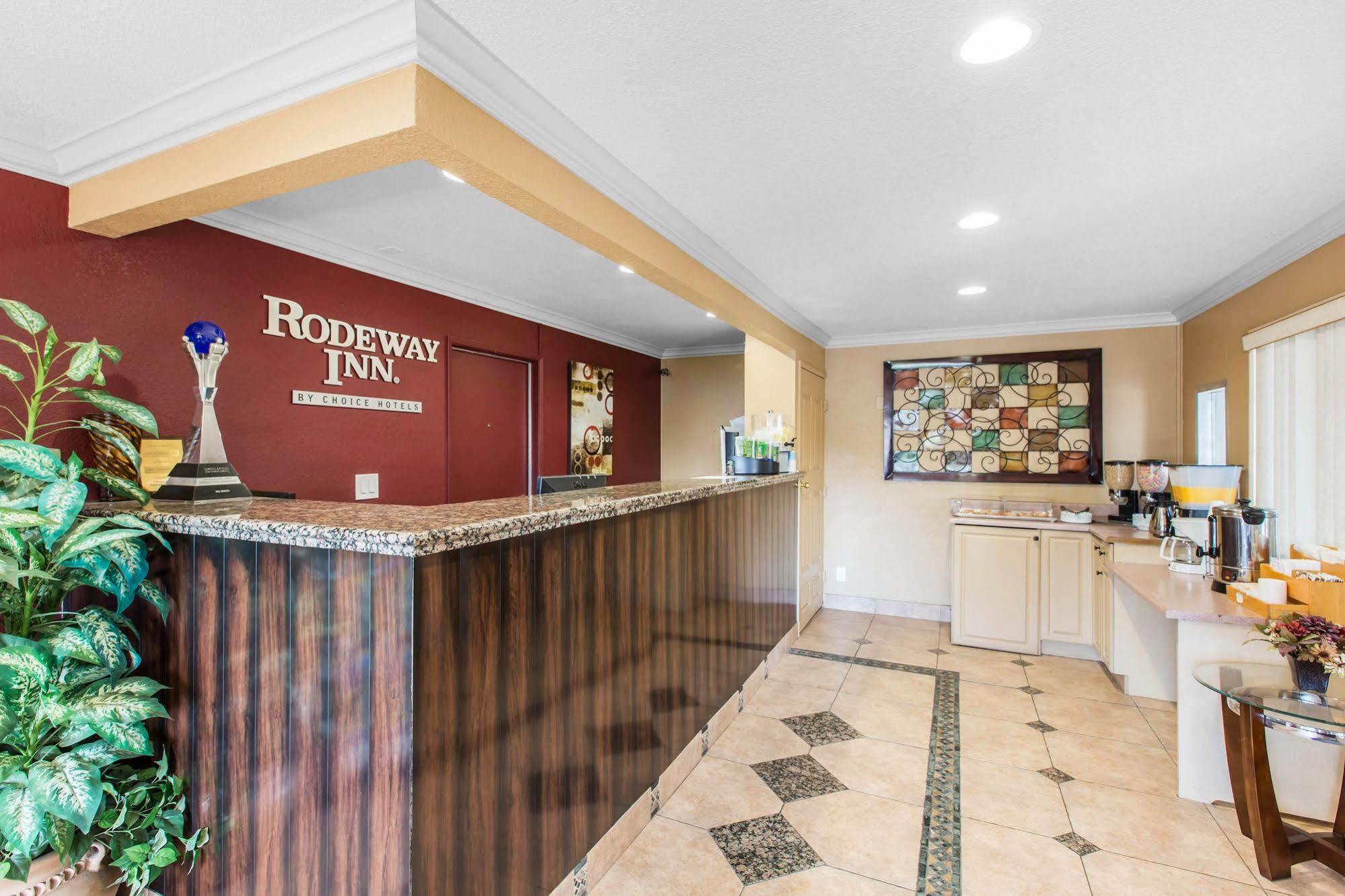 Rodeway Inn Escondido Downtown Exterior foto