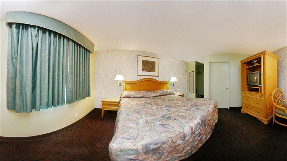 Rodeway Inn Escondido Downtown Exterior foto